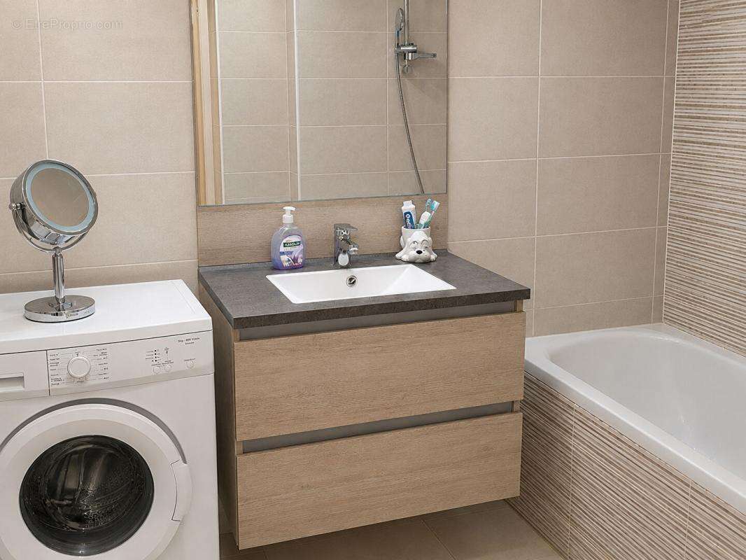 Appartement à DECINES-CHARPIEU