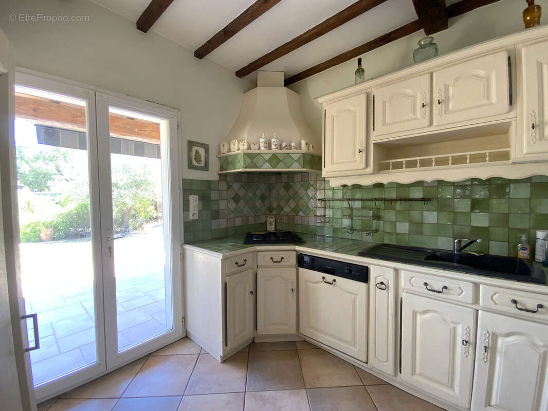 Charmante maison spacieuse avec terrain arboré et piscine. - photo 15