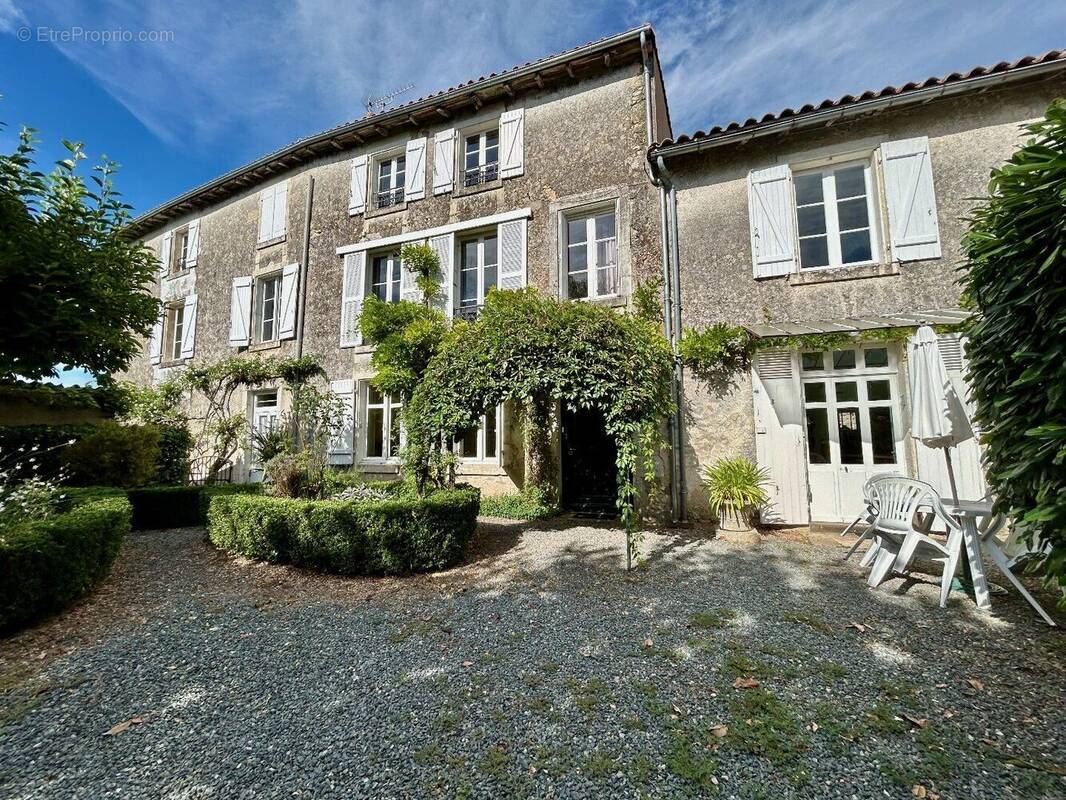 Maison à LA MOTHE-SAINT-HERAY