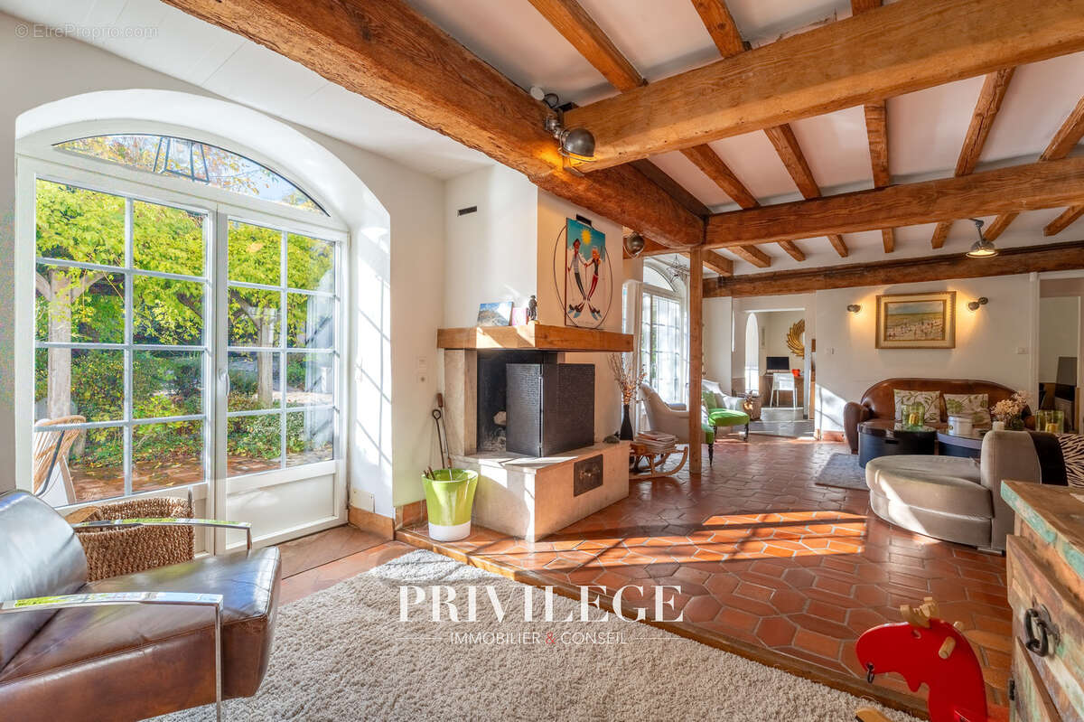 Maison à COLLONGES-AU-MONT-D'OR