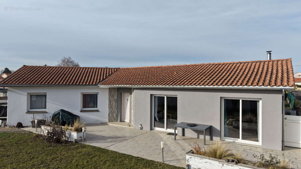 Maison à PONT-DU-CHATEAU