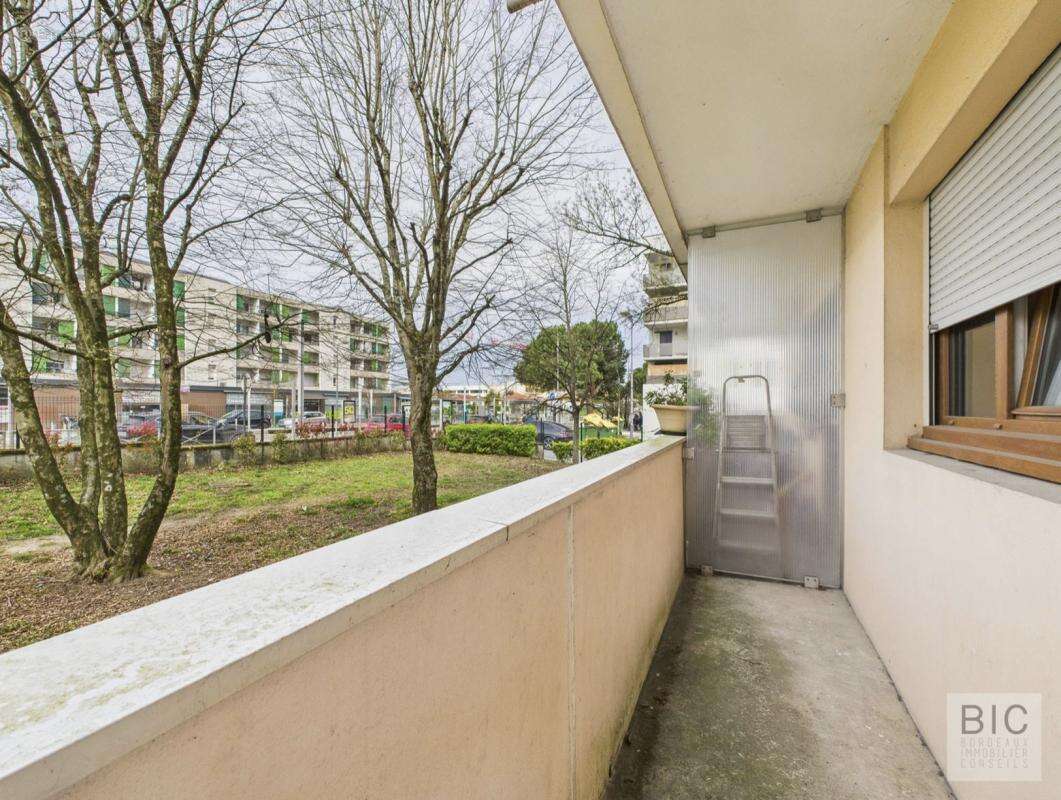 A vendre T2 loué avec cave et parking - photo 7