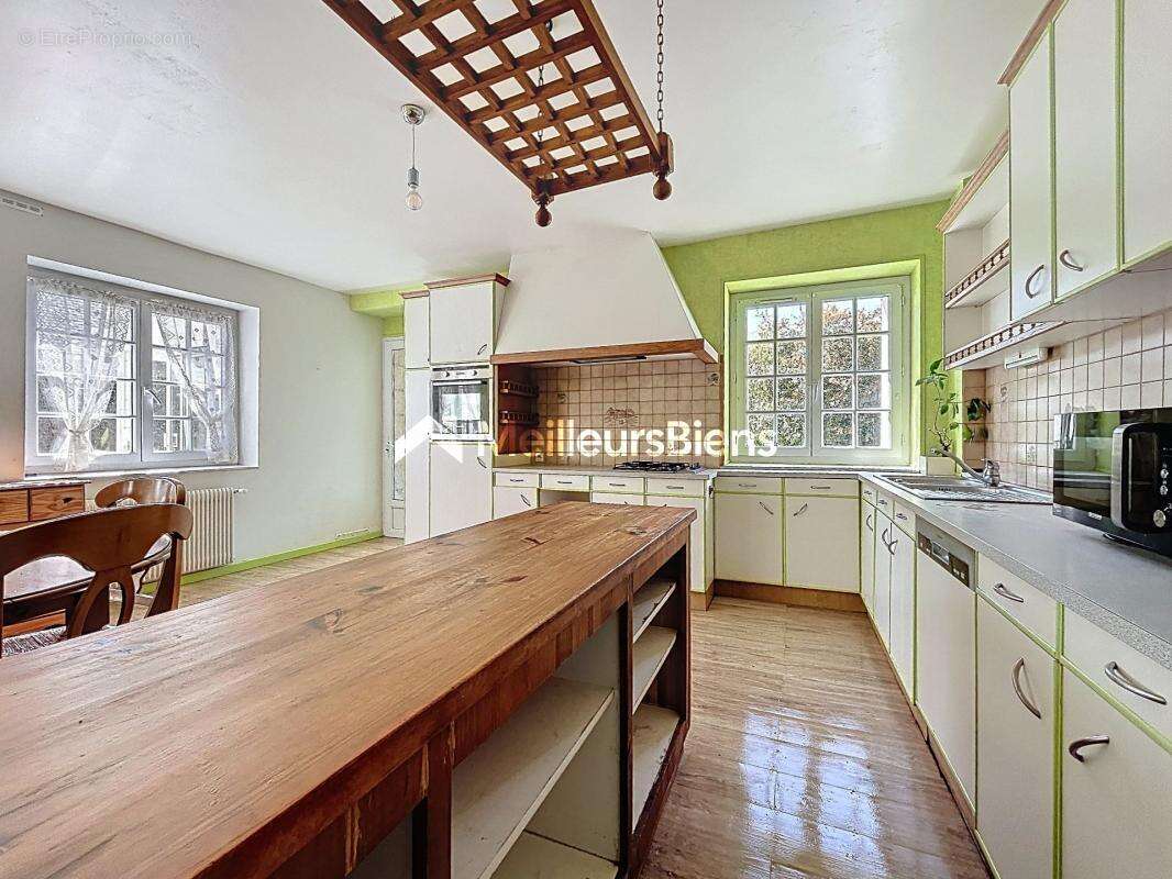 Maison à MONTREUIL-LE-GAST