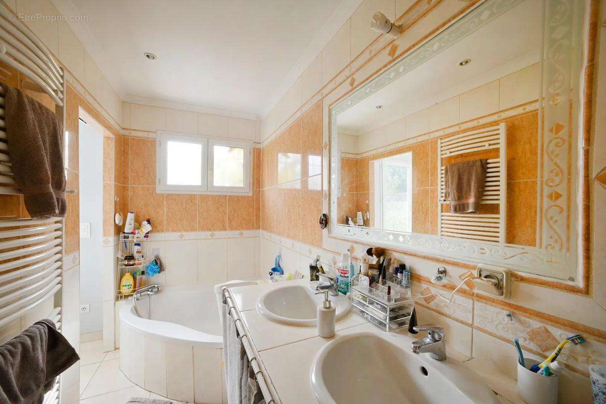 Maison à SAINT-CHRISTOL-LES-ALES