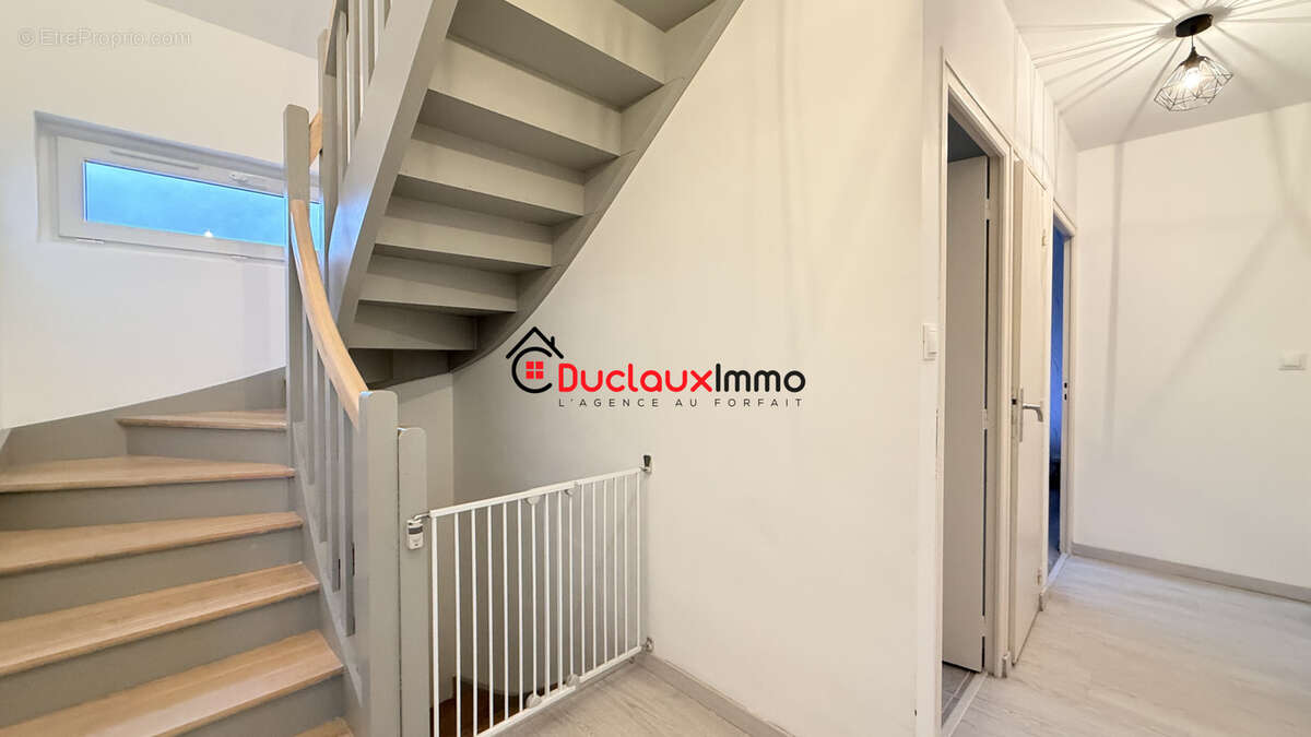 Maison à POLMINHAC