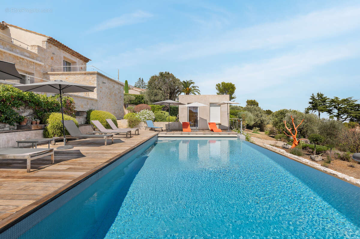 TOURRETTES-SUR-LOUP — Villa d'exception avec vue mer panoramique - photo 3