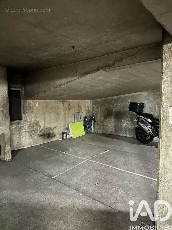 Photo 2 - Parking à PARIS-18E