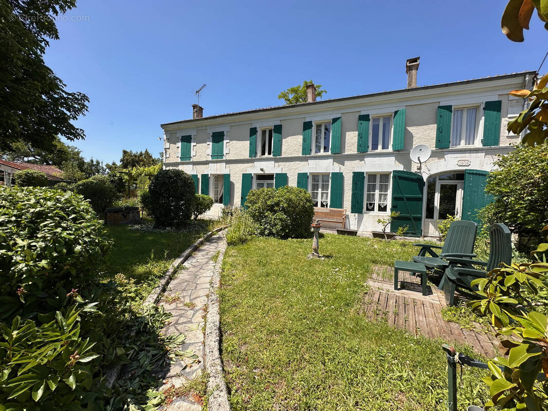 Maison à LA JARRIE-AUDOUIN