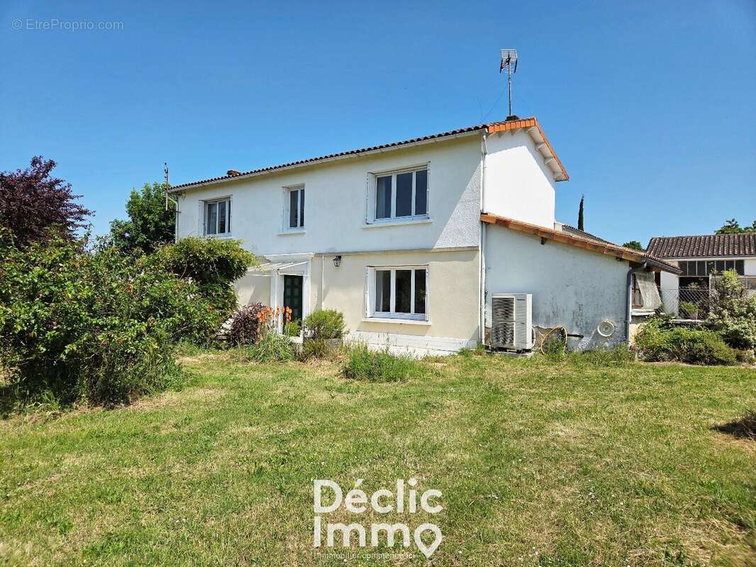 Maison avec studio indépendant et grandes dépendances  191 m² - photo 18