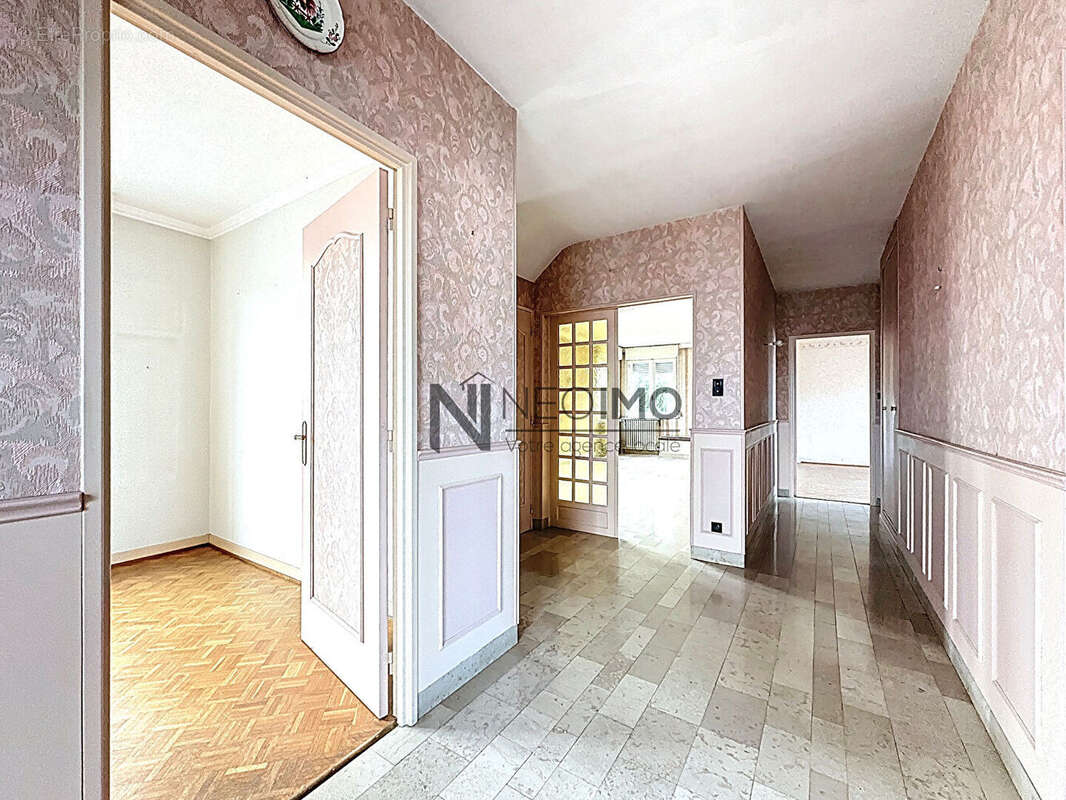 Maison à NEUFCHATEAU