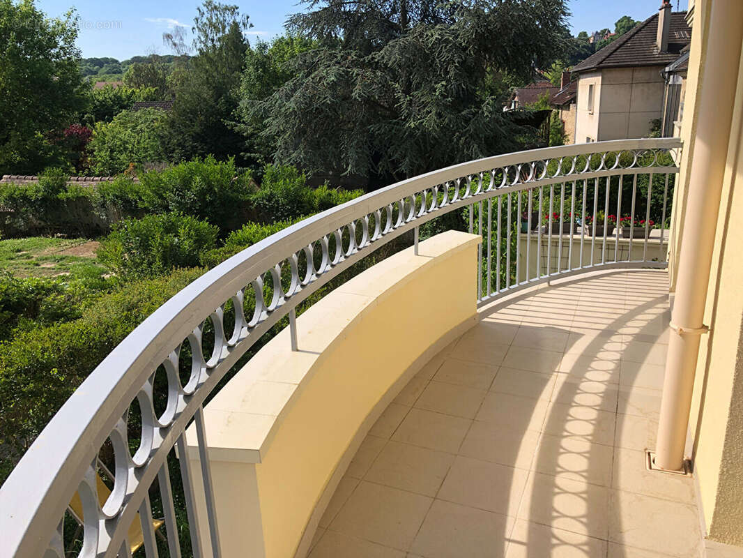 Appartement à BUC