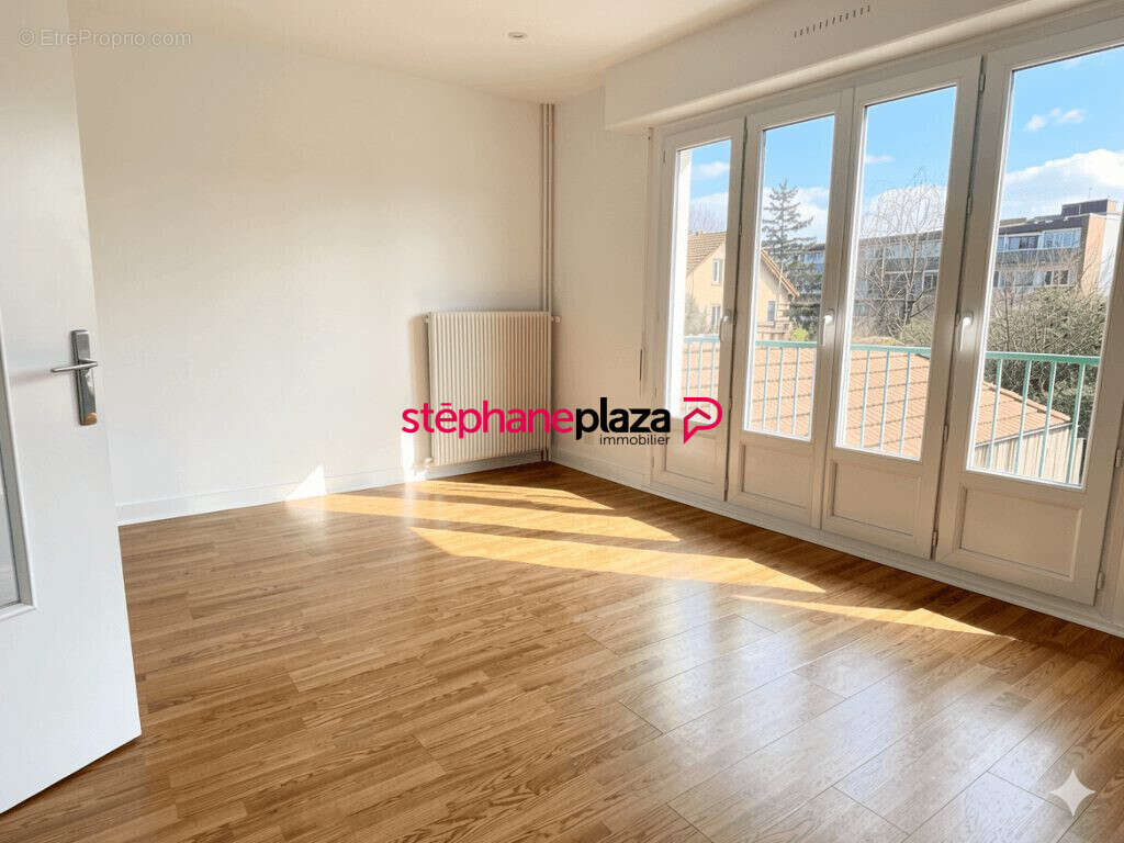Appartement à HOUILLES