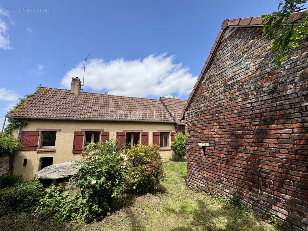 Maison à NEUVILLE-SUR-SARTHE