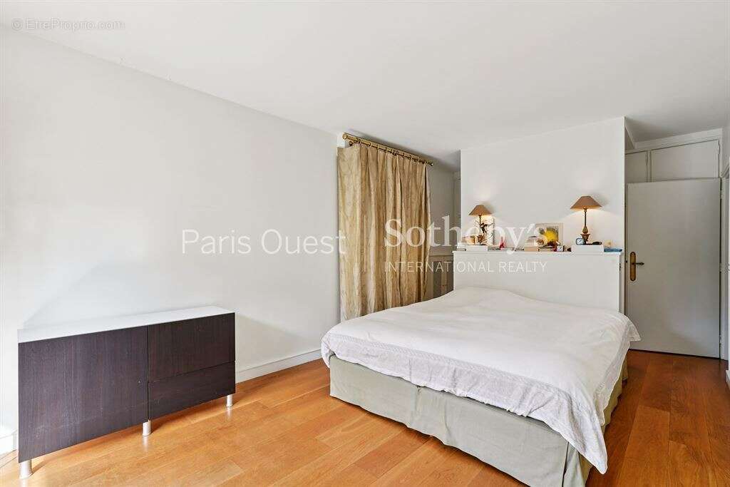 Appartement à NEUILLY-SUR-SEINE
