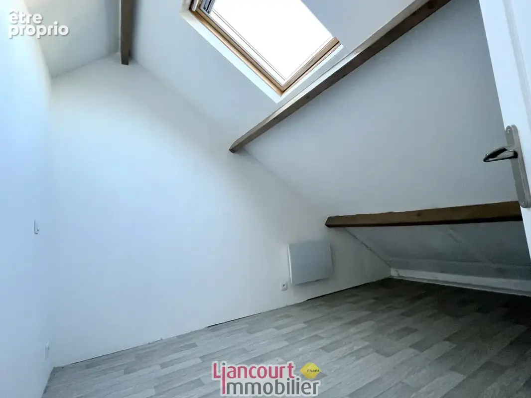 maison récente avec 6 chambres secteur saint just en chausée - photo 10