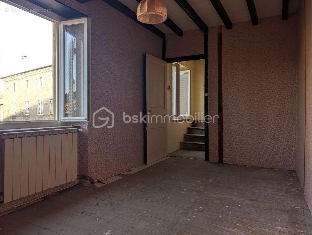 Maison de caractère à fort potentiel - 121 m², 5 pièces, jardin a exposé Sud et cour privative - photo 11