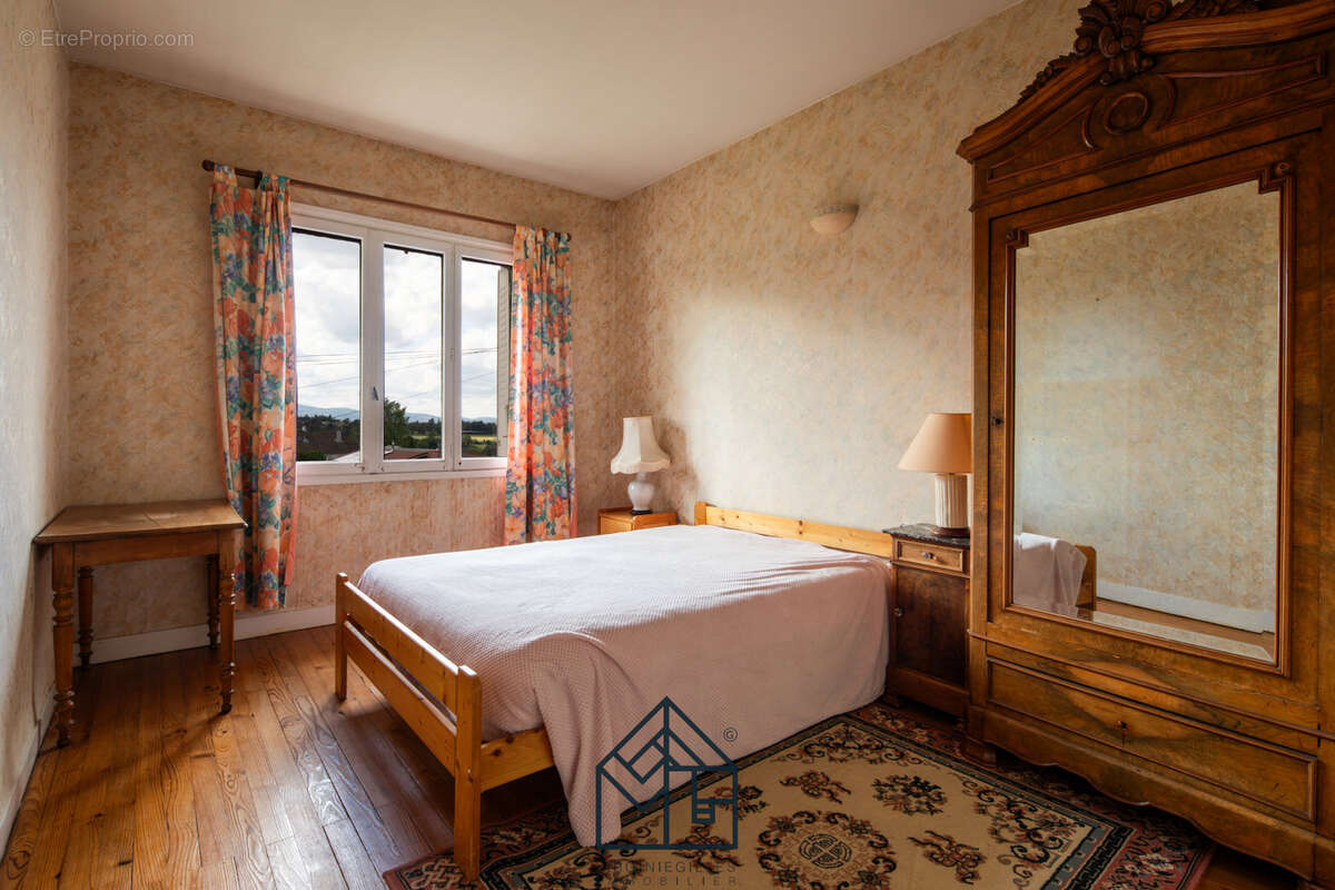 Maison à COMMELLE-VERNAY