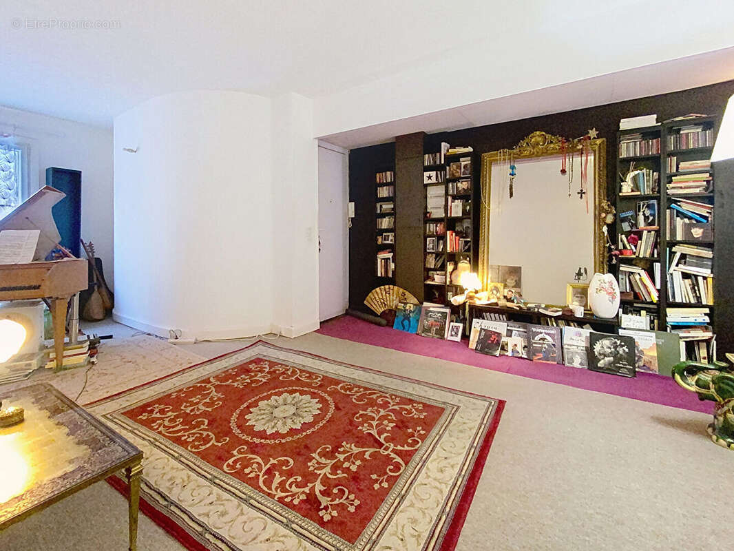 Appartement à PARIS-1E