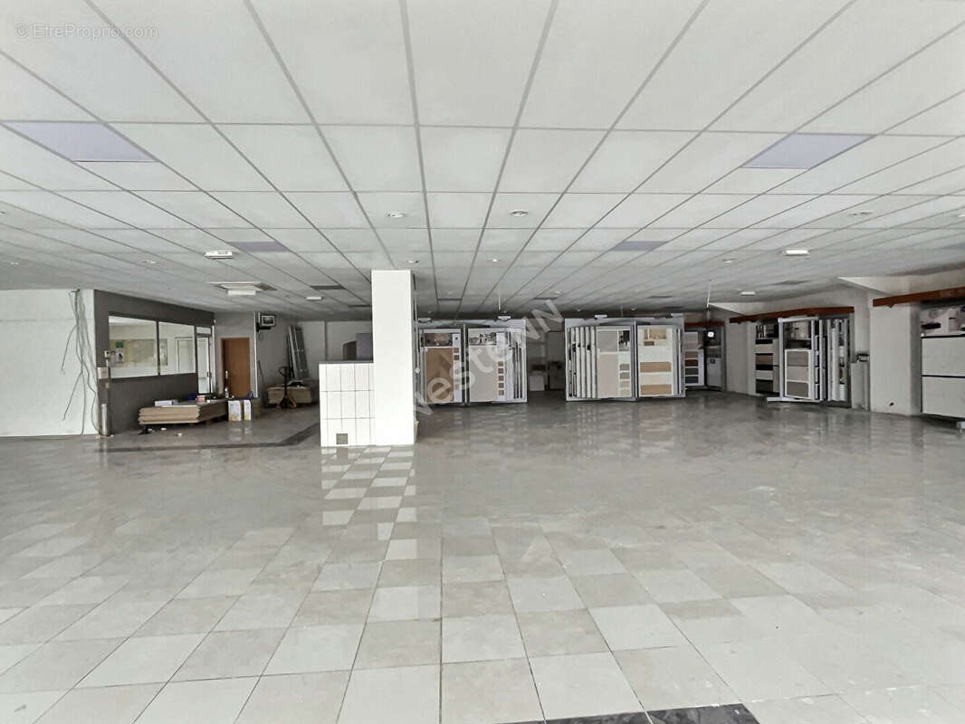 Entrepôt/local industriel 800 m² .Proche Zone Leclerc Betting - photo 5