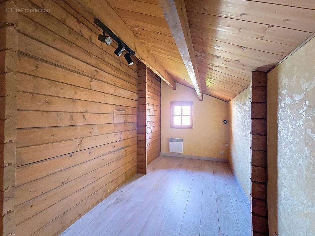 Maison à LA ROCHE-SUR-FORON