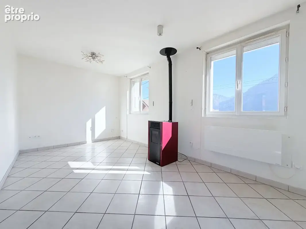 A vendre, appartement t4 avec potentiel, jardinet et parking privé, scionzier - photo 3
