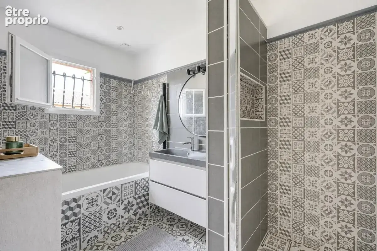 Maison familiale, piscine, jacuzzi et espaces extérieurs - photo 10