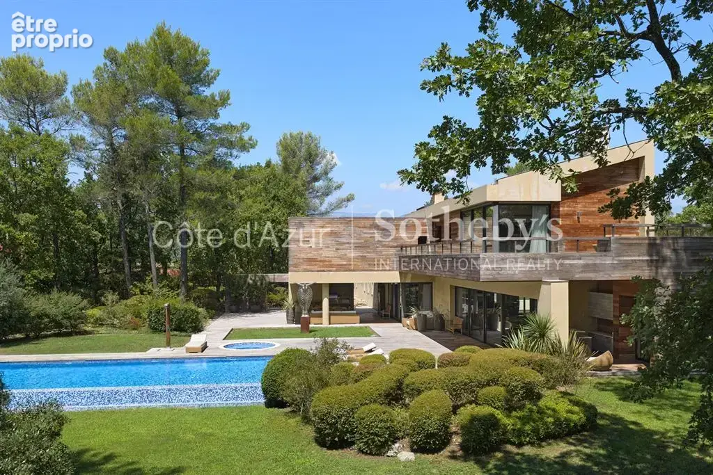 Terre Blanche, villa de plus de 500 m² avec cinq suites sur un parc de 9 585 m² - photo 4