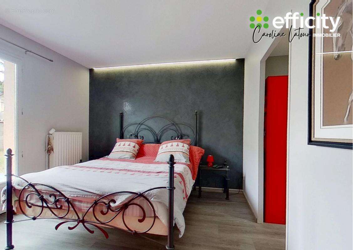 Maison à MONTROND-LES-BAINS