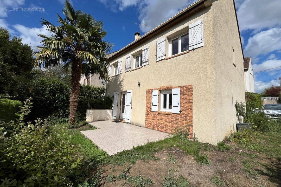 Maison à CRECY-LA-CHAPELLE