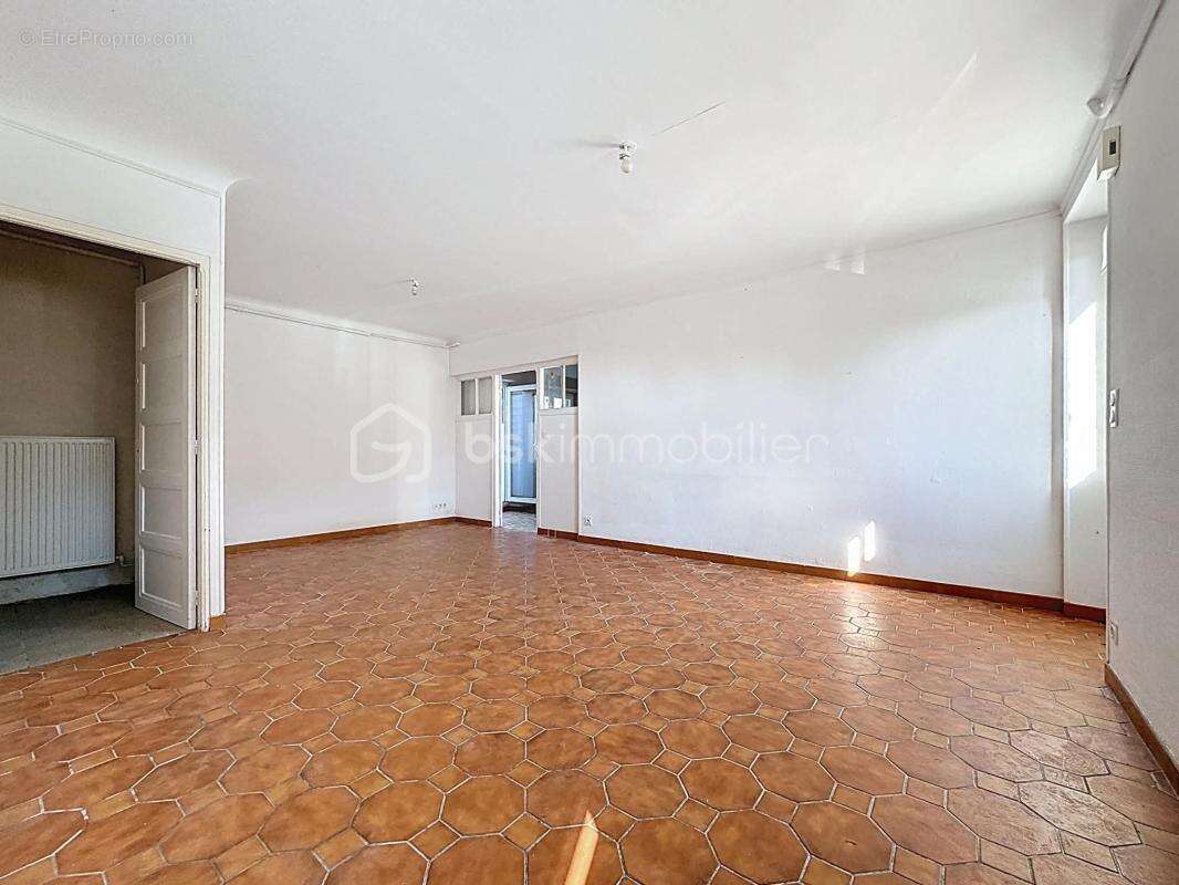 Maison en pierre avec garage attenant - photo 4