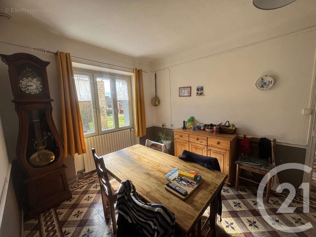 Maison à MAILLY-LA-VILLE