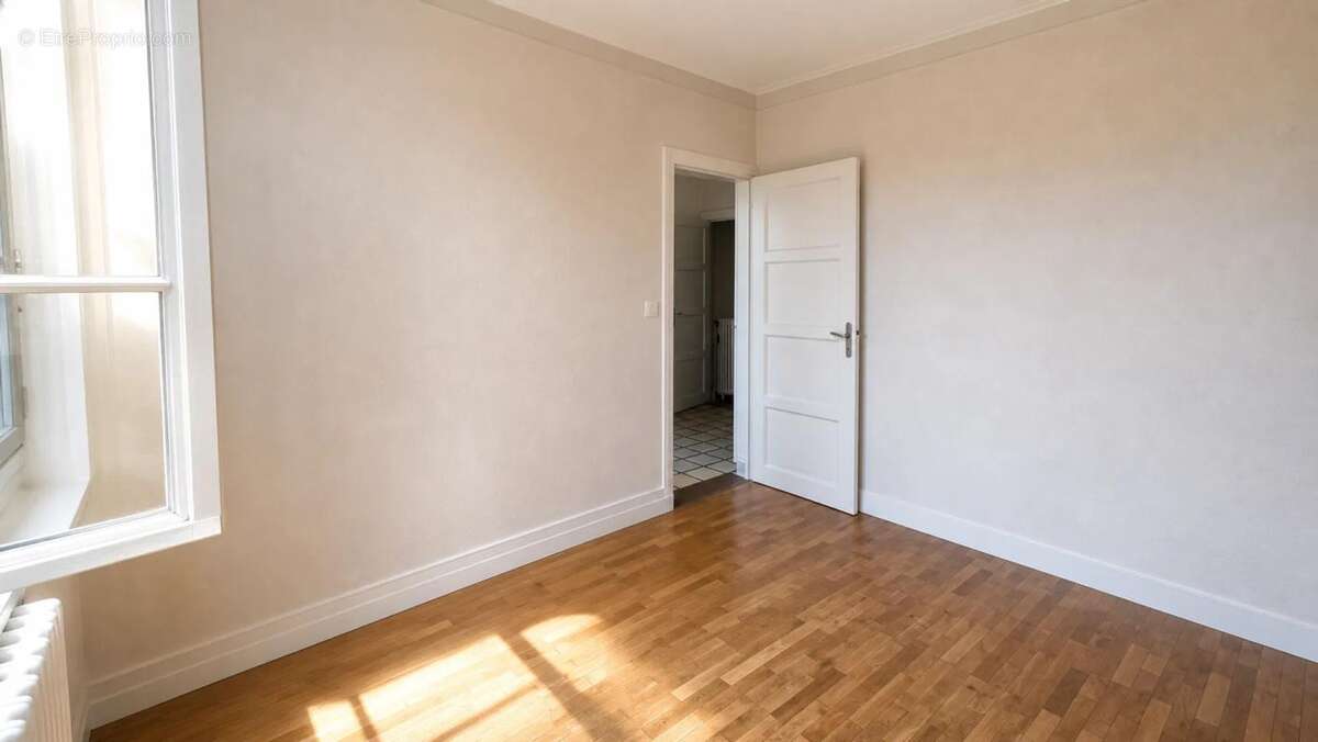 Grande maison familiale sur 968 m² avec double garage - photo 6