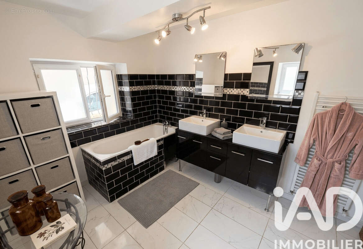 Maison 205 m² à Champrond-En-Gatine  - photo 4