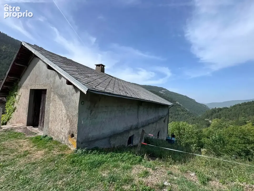 Maison de campagne indépendante à restaurer – Grimone (26) - photo 10