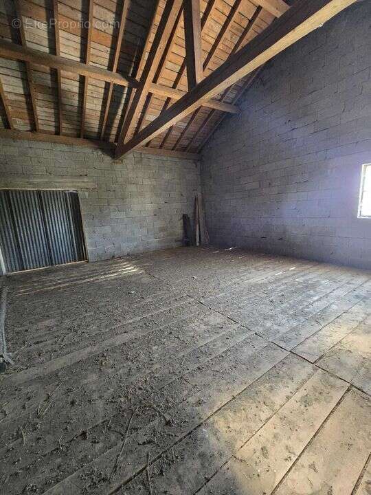 Grande propriété avec dépendances, terrain, garage proche de - photo 24