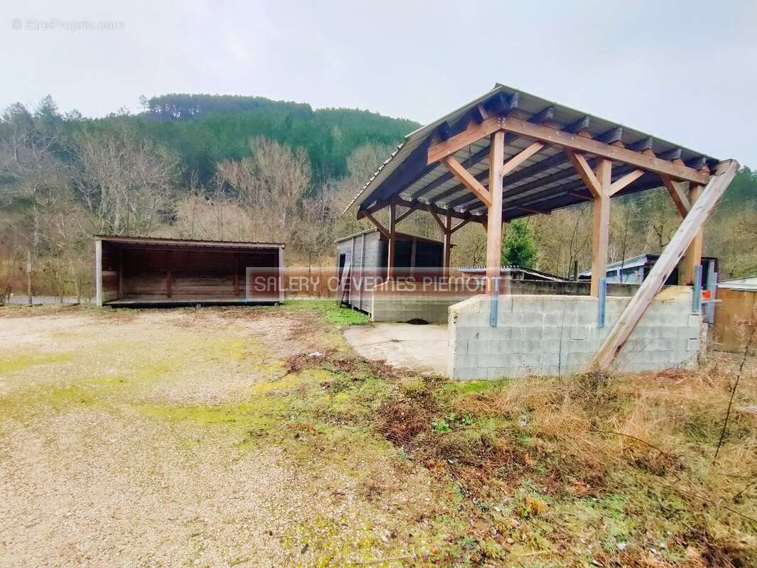 Commerce à MEYRUEIS