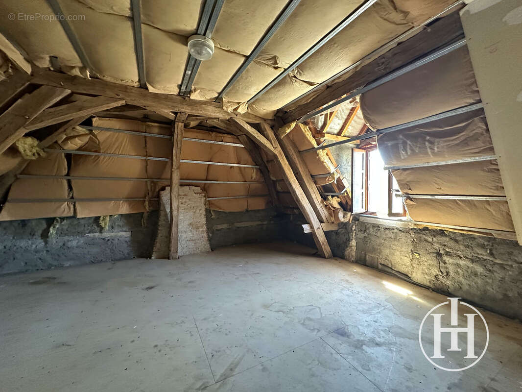 EXCLUSIVITÉ : Maison de village en pierre   Beau potentiel à 10 minutes des commodités - - photo 9
