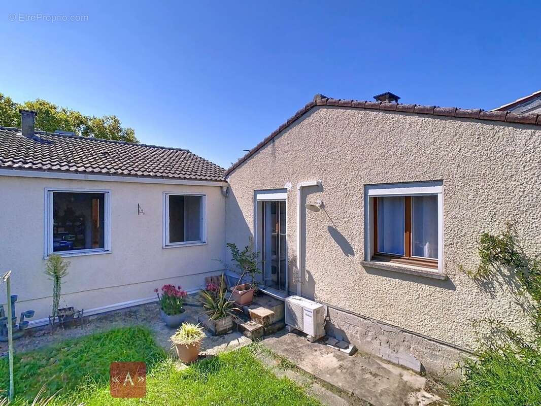 Maison à SAINT-SULPICE