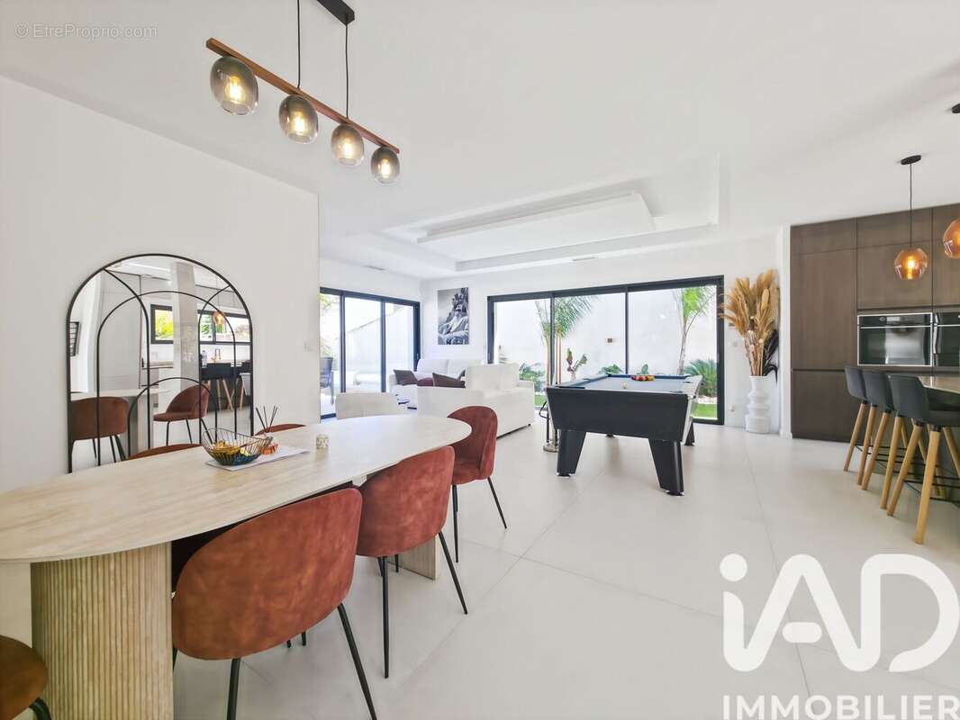 Maison 140 m² à Montblanc  - photo 7