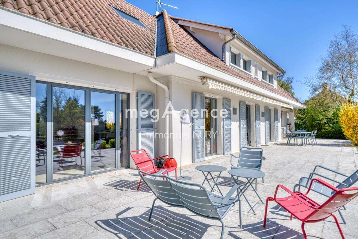 Maison spacieuse de 230 m² avec 5 chambres & piscine - photo 9