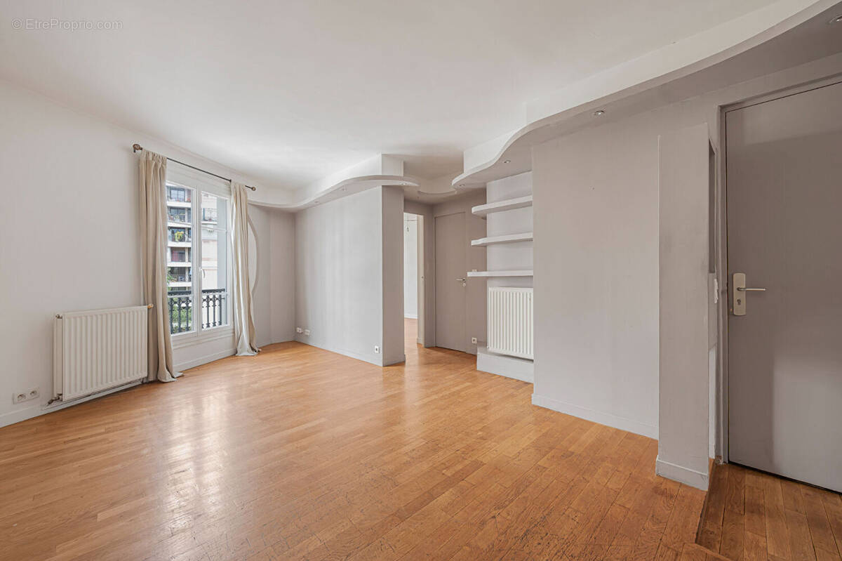Appartement à PARIS-14E