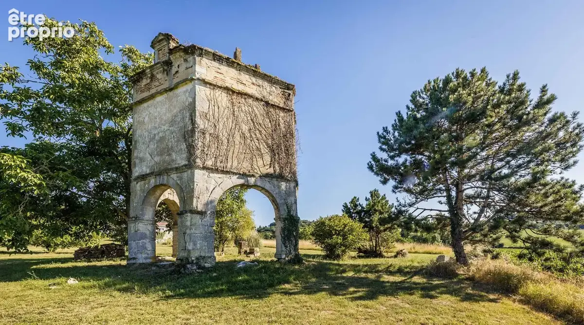 Château authentique du XIIIe siècle avec trois gîtes, piscine et 2 ha - photo 16