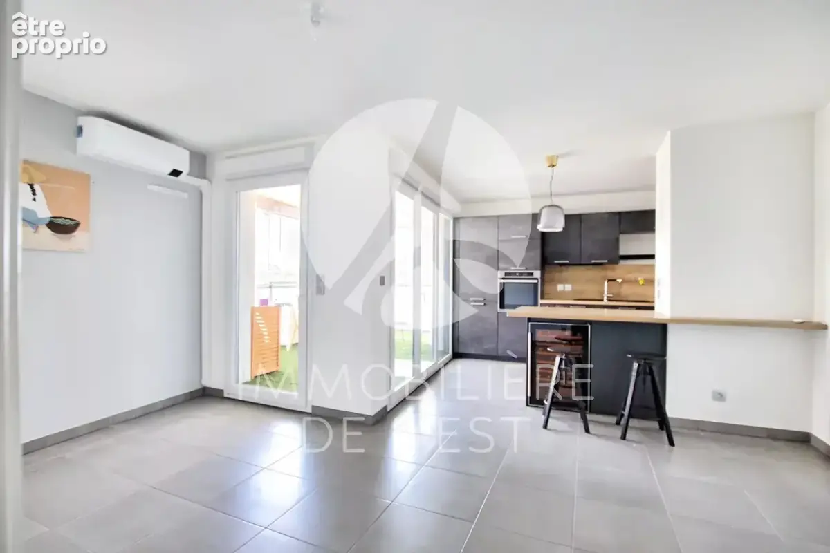 T3 - LYON 8e - 63m² - photo 2