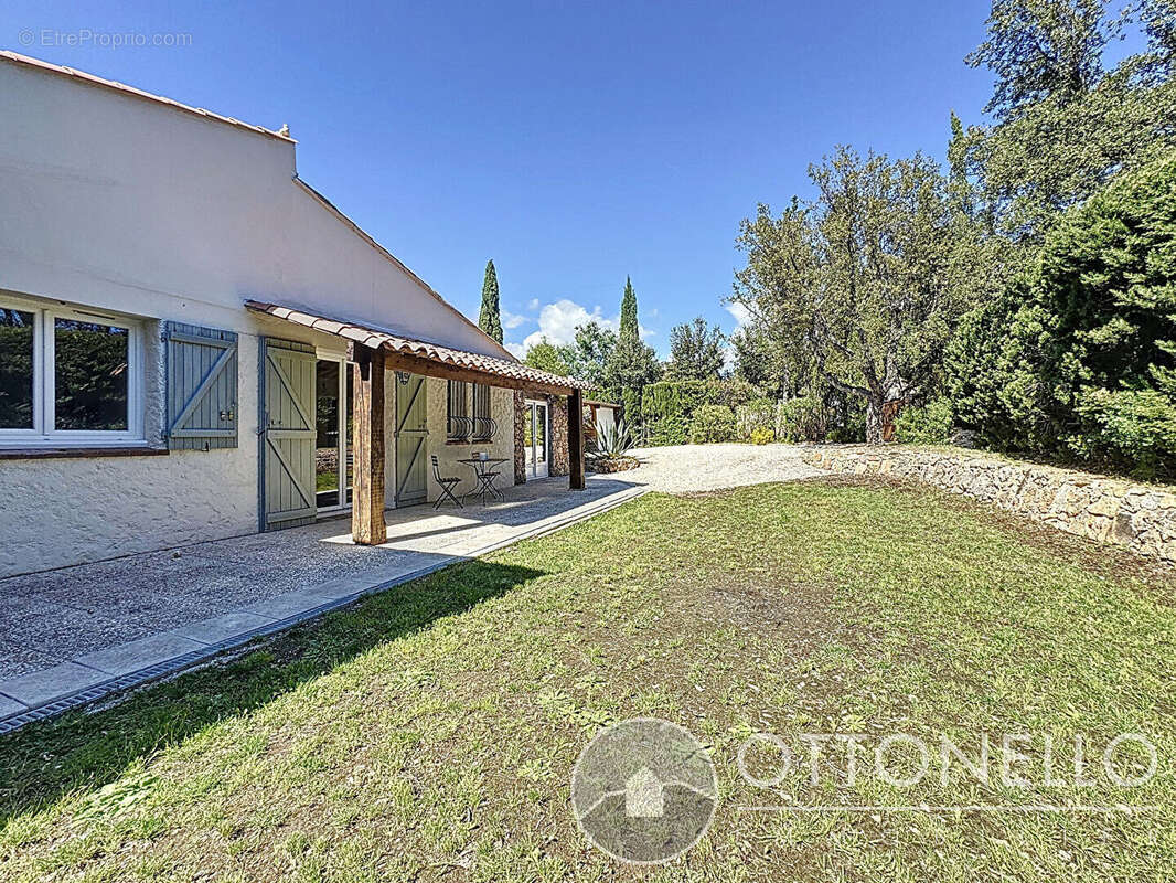 Maison à ROQUEBRUNE-SUR-ARGENS
