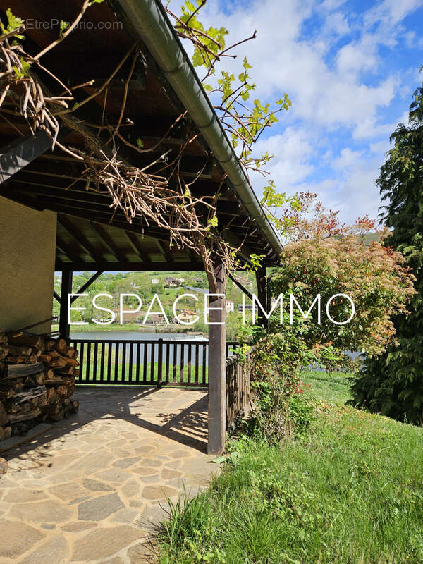 Maison à LIVINHAC-LE-HAUT