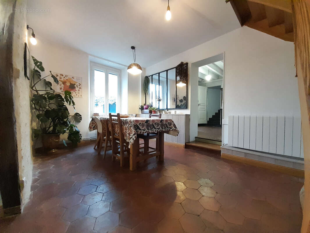 Maison à BEVILLE-LE-COMTE