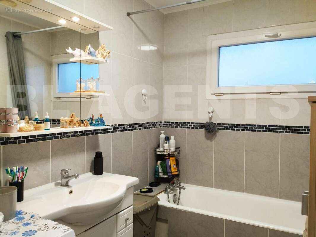 2025-10-24_09-37-12_037 - Appartement à CLICHY-SOUS-BOIS