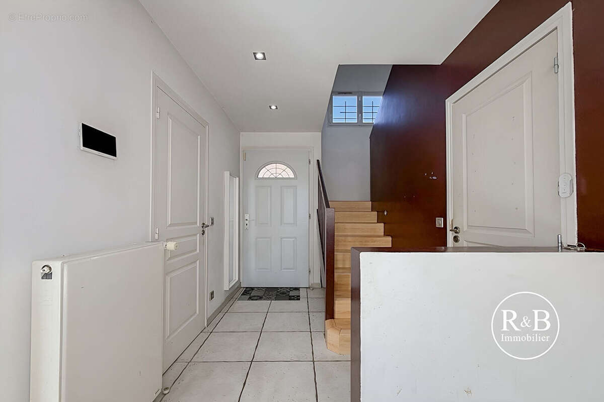 Maison à LES CLAYES-SOUS-BOIS