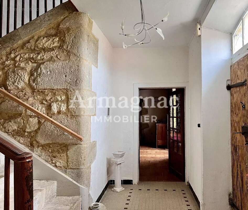 Maison en pierre avec dépendances à rénover - photo 3