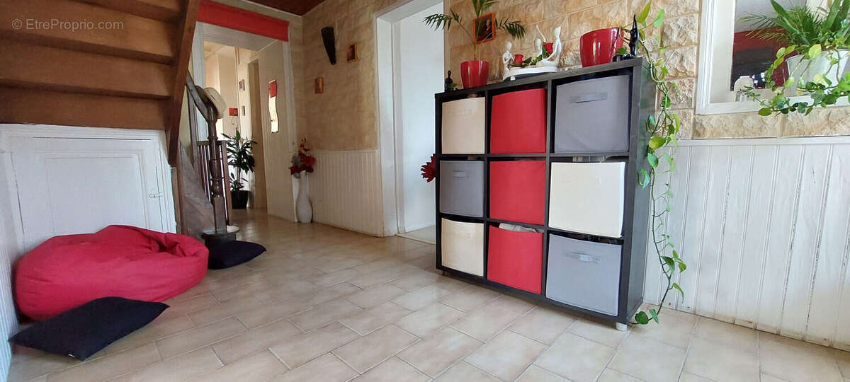 Maison à MONTS-SUR-GUESNES